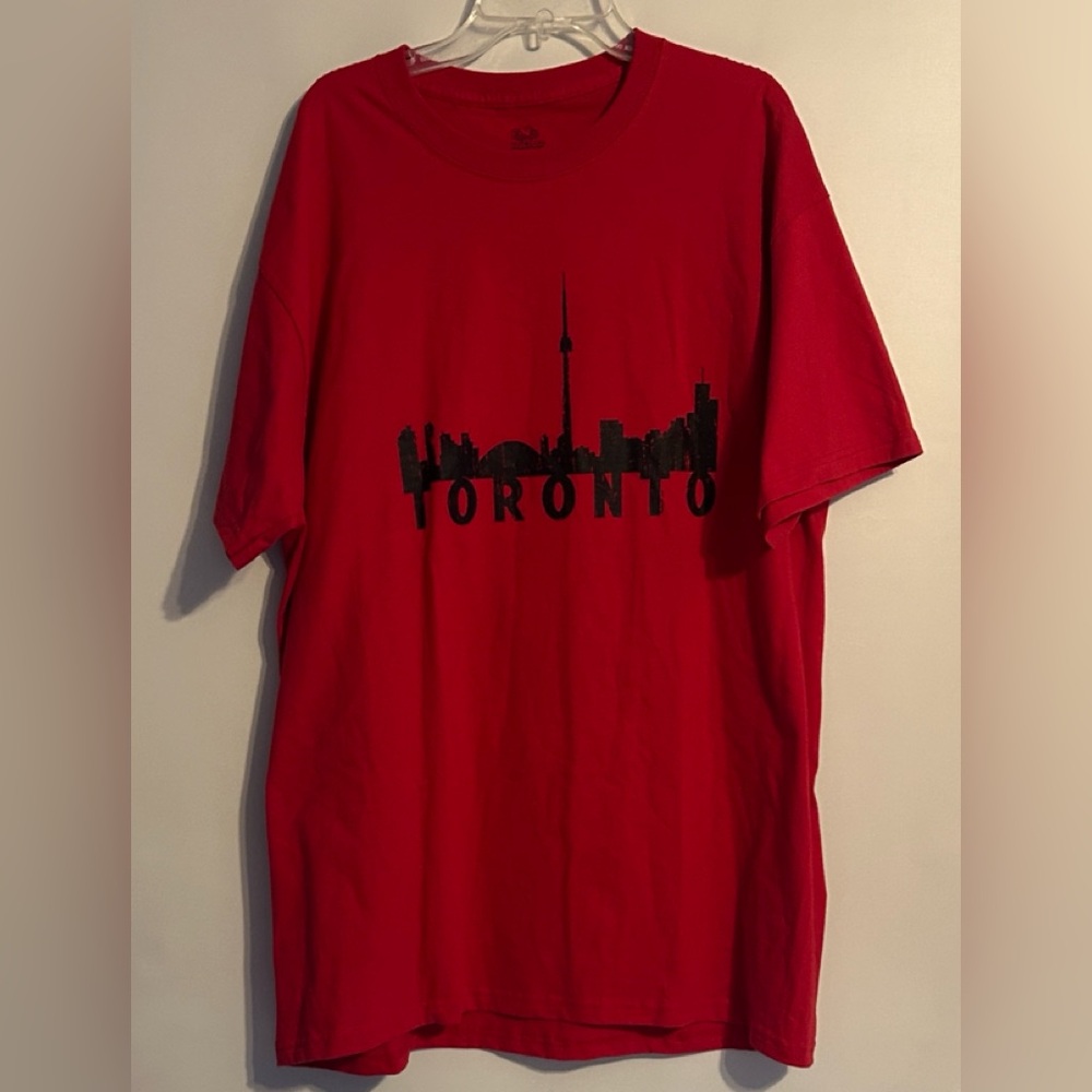 New Red T-Shirt Toronto Skyline size XL